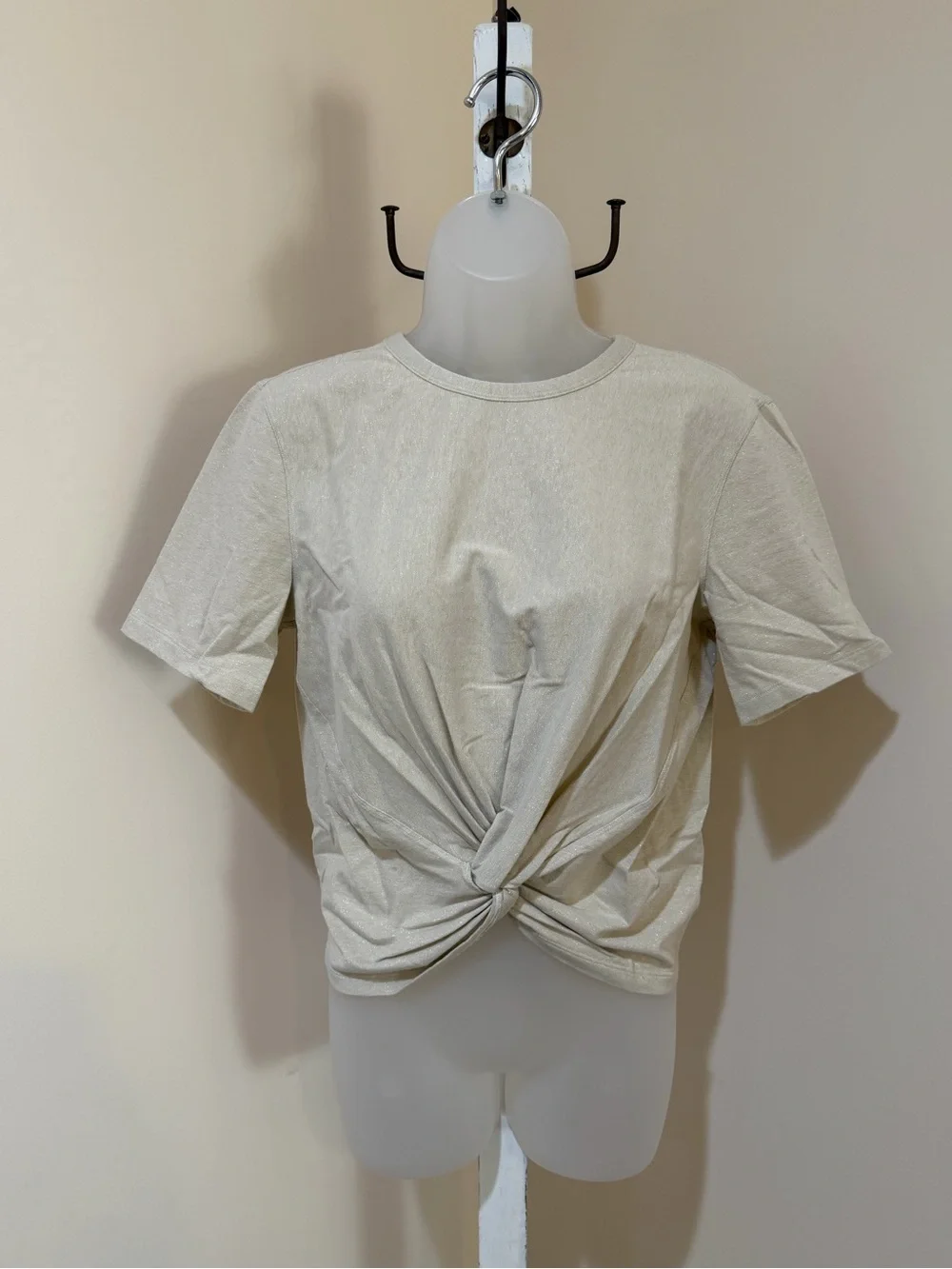 NWOT LULULEMON CRESCENT TEE TWIST FRONT WAIST LENGTH TOP IN BONE SHIMMER SIZE 4